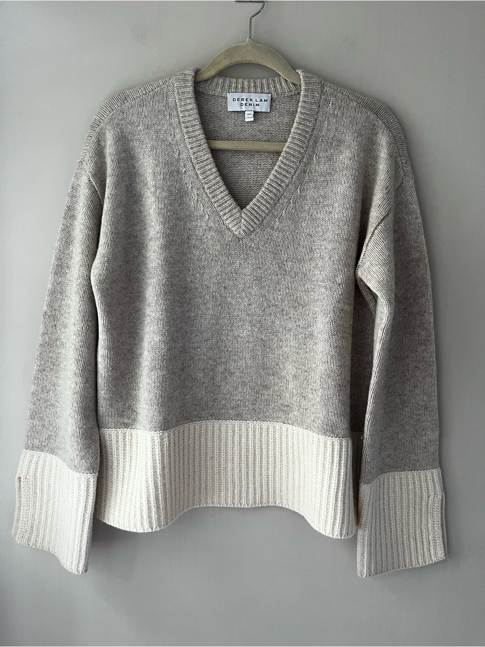 Derek Lam Denim V-Neck Colorblock Wool Blend Knit Sweater Tan Beige Cream